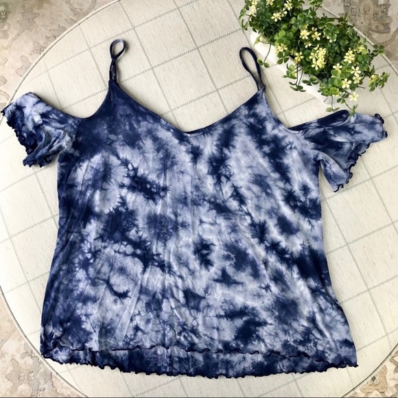 American Eagle Outfitters Tops - 🌻 American Eagle Cold-Shoulder Top